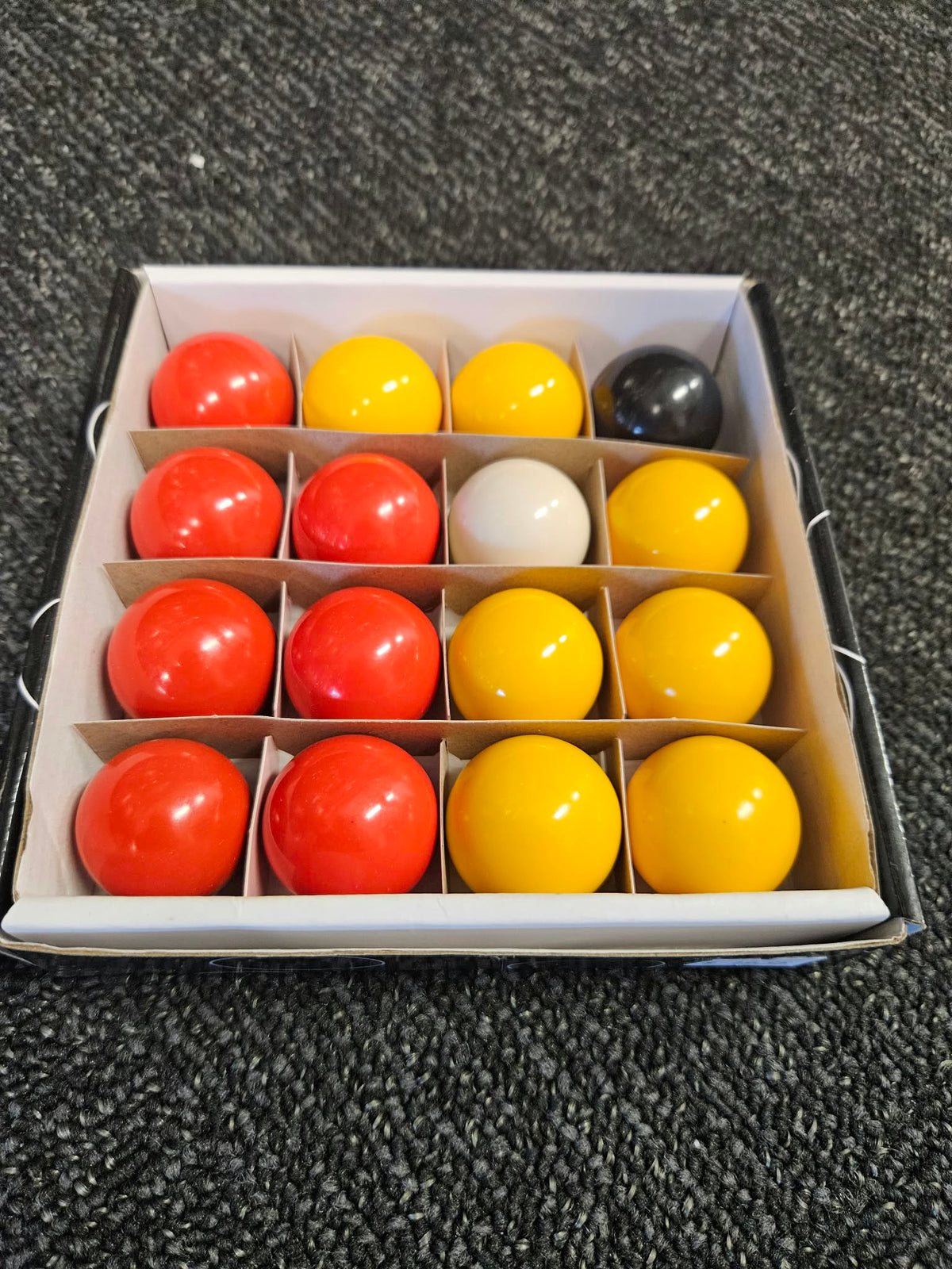 Mini Snooker Red & Yellow Balls – 1¼ Inch (Set of 16)